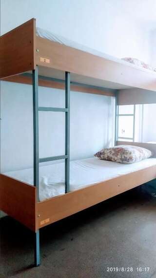 Хостелы Hostel Artem Киев Спальное место на двухъярусной кровати в общем номере для мужчин и женщин-8