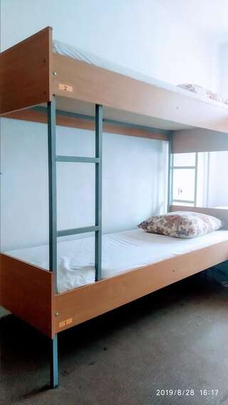 Хостелы Hostel Artem Киев Спальное место на двухъярусной кровати в общем номере для мужчин и женщин-1
